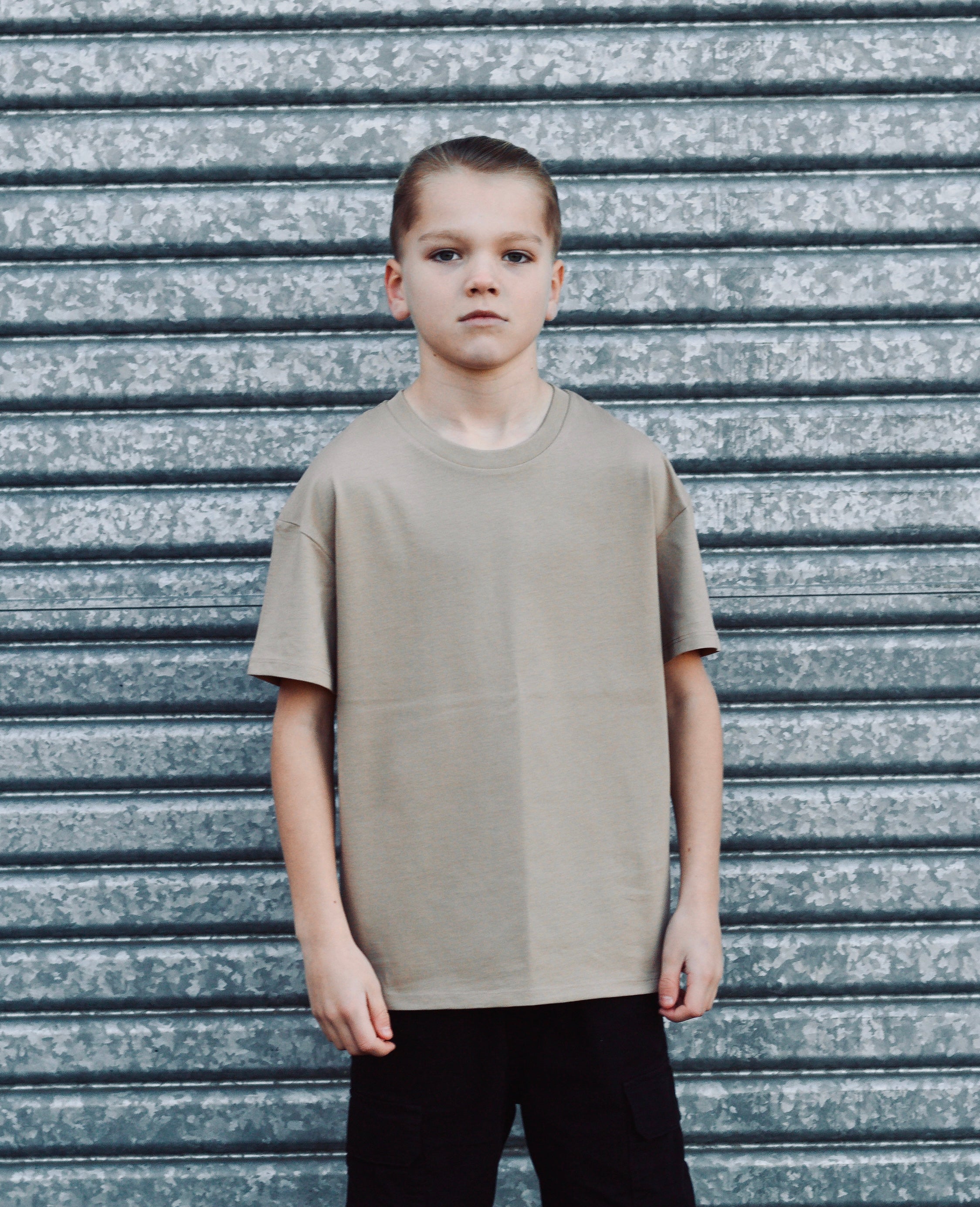 SIGNATURE DROP SHOULDER TEE - BROWN